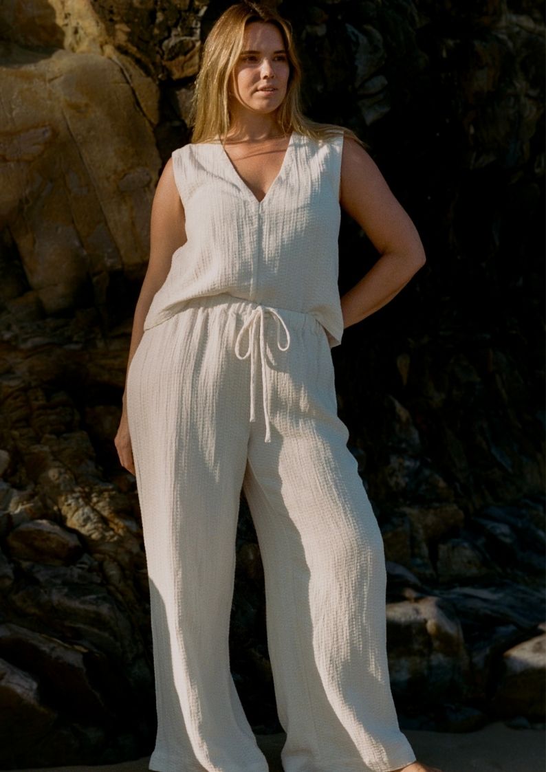 Relaxed fit Echo Pant Ecru in textured linen for everyday summer comfort